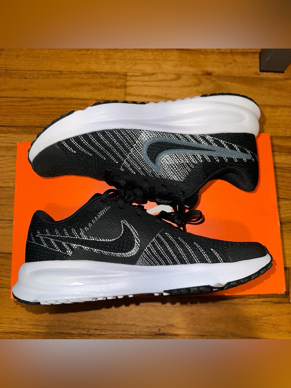 Nike Women’s Run Defy Running Shoes Size 8